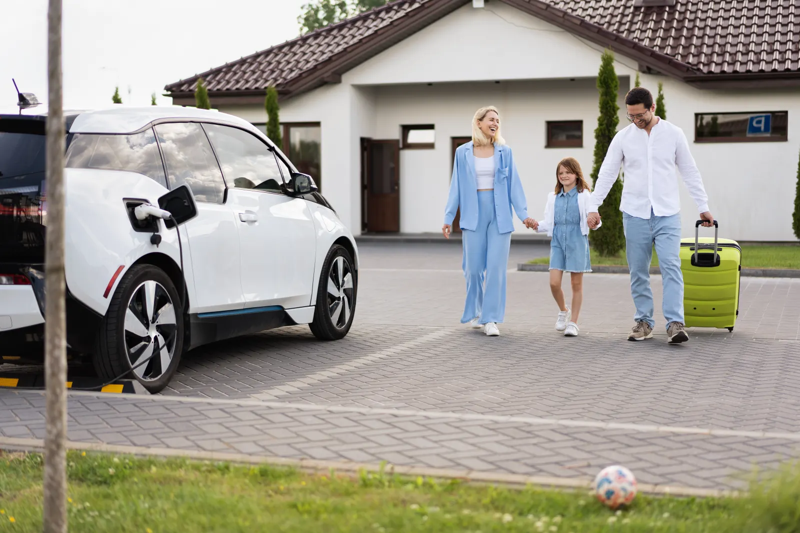 Subvención para cargador de coche eléctrico en 2026: ayudas vigentes y deducción IRPF